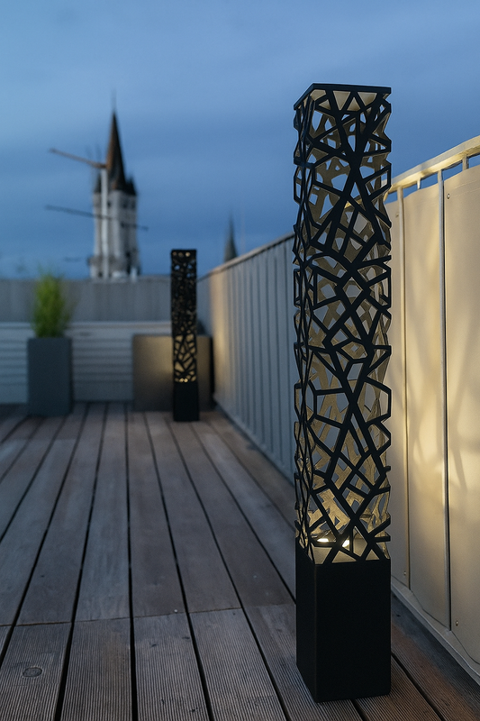 Luminária Linea Mètallique - 15x15cm - Altura 1,5m - Em aço