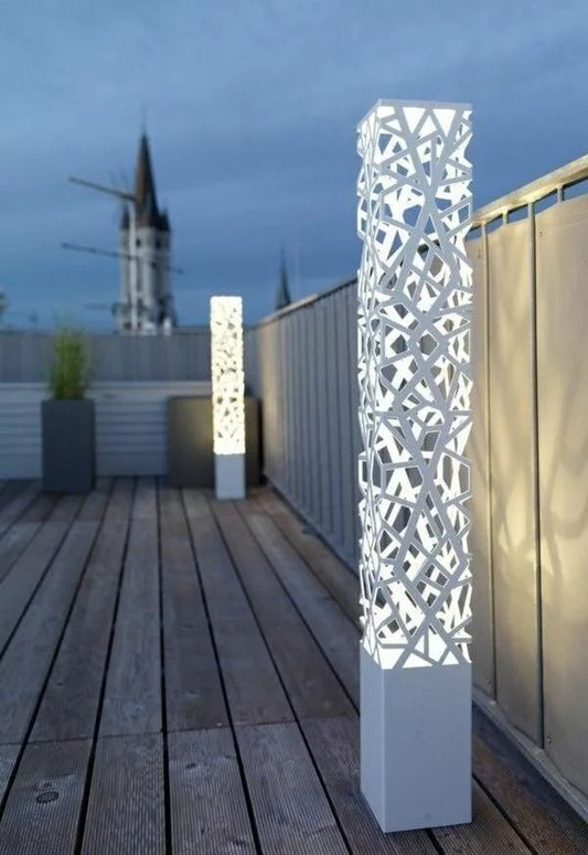 Luminária Linea Mètallique - 15x15cm - Altura 1,5m - Em aço